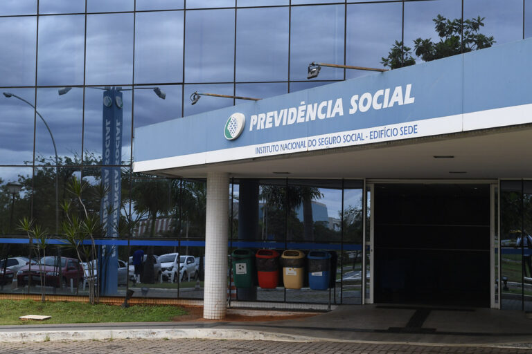 INSS retoma atendimento presencial em agências do país